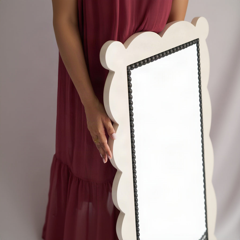 Amara Mirror